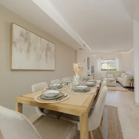 Holiday home 3-story Townhouse For 7, Newly Renovated, Terrace, Bbq, And Access In Arenal,