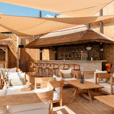 Nyaraló 3-story Townhouse For 7, Newly Renovated, Terrace, Bbq, And Access In Arenal, Marbella