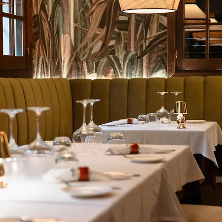 3-story Townhouse For 7, Newly Renovated, Terrace, Bbq, And Access In Arenal,