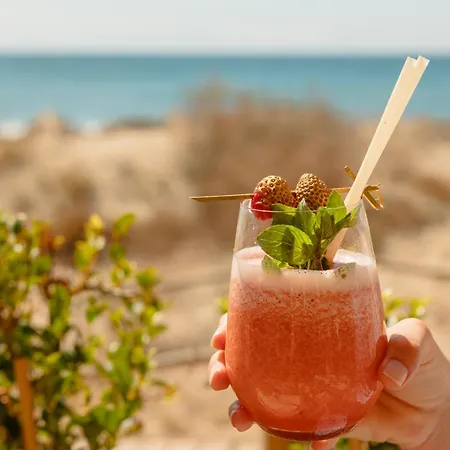 Nyaraló 3-story Townhouse For 7, Newly Renovated, Terrace, Bbq, And Access In Arenal, *