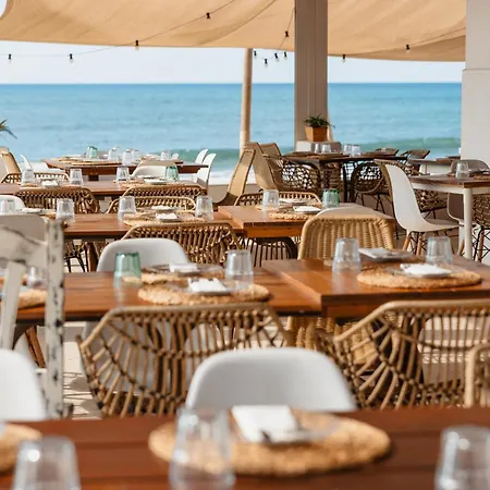 3-story Townhouse For 7, Newly Renovated, Terrace, Bbq, And Access In Arenal, Holiday home Marbella