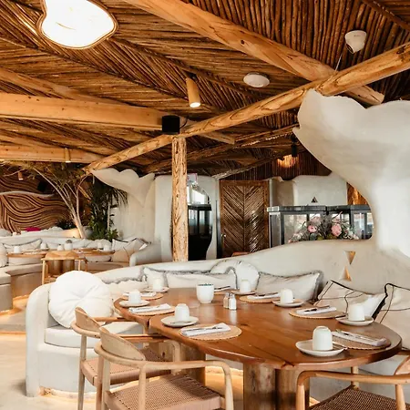 3-story Townhouse For 7, Newly Renovated, Terrace, Bbq, And Access In Arenal, *