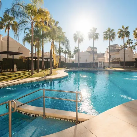 3-story Townhouse For 7, Newly Renovated, Terrace, Bbq, And Access In Arenal, * Marbella