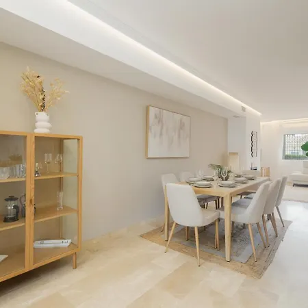 3-story Townhouse For 7, Newly Renovated, Terrace, Bbq, And Access In Arenal, Marbella