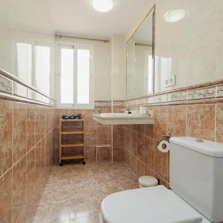 3-story Townhouse For 7, Newly Renovated, Terrace, Bbq, And Access In Arenal, Marbella