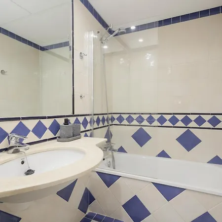 3-story Townhouse For 7, Newly Renovated, Terrace, Bbq, And Access In Arenal,