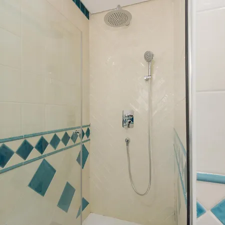 3-story Townhouse For 7, Newly Renovated, Terrace, Bbq, And Access In Arenal, Nyaraló Marbella