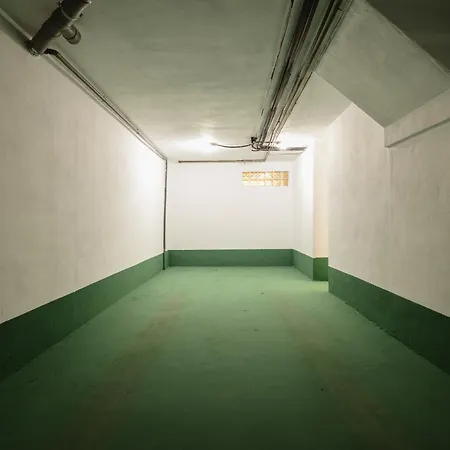 3-story Townhouse For 7, Newly Renovated, Terrace, Bbq, And Access In Arenal, Vakantiehuis