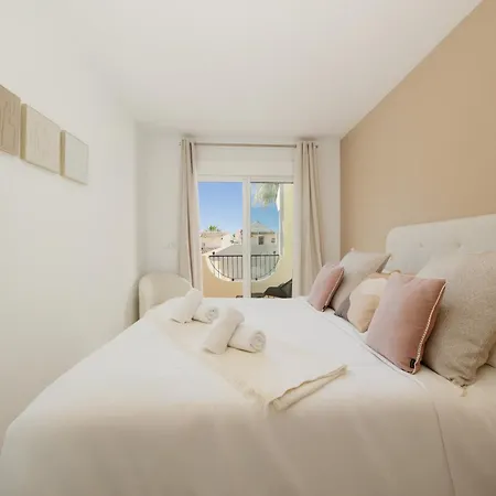 3-story Townhouse For 7, Newly Renovated, Terrace, Bbq, And Access In Arenal, Nyaraló *