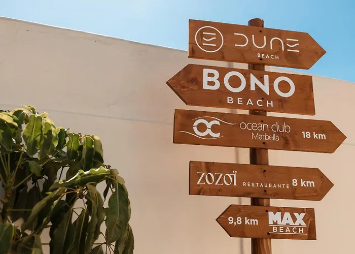 Dom wakacyjny 3-story Townhouse For 7, Newly Renovated, Terrace, Bbq, And Access In Arenal, Marbella