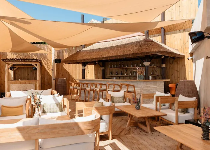 Tatil Evi 3-story Townhouse For 7, Newly Renovated, Terrace, Bbq, And Access In Arenal, Marbella