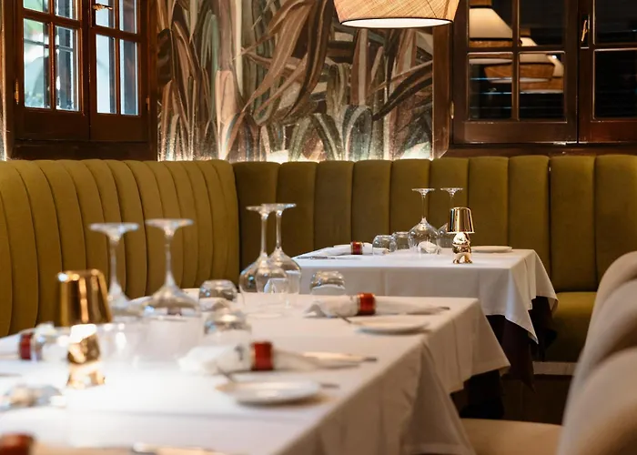 3-story Townhouse For 7, Newly Renovated, Terrace, Bbq, And Access In Arenal,