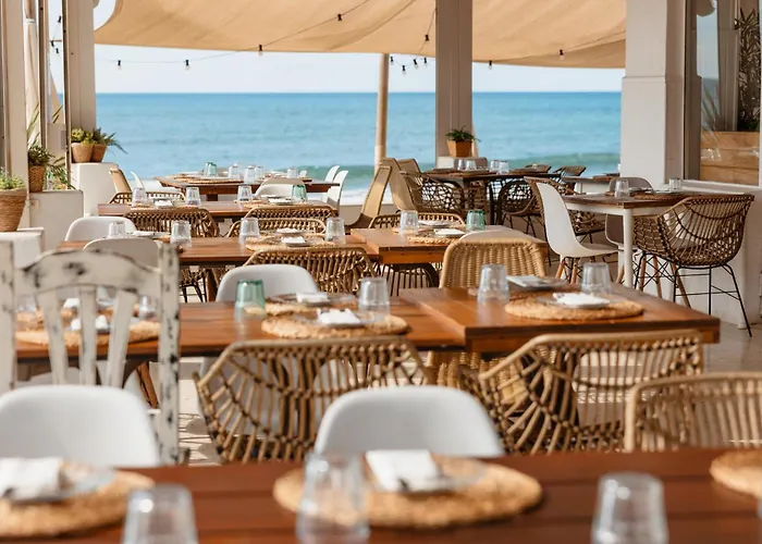 3-story Townhouse For 7, Newly Renovated, Terrace, Bbq, And Access In Arenal, 別荘 マルベーリャ