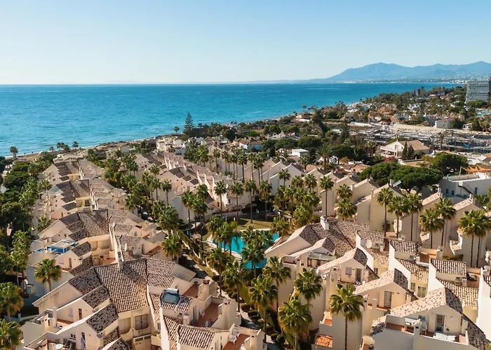 Dom wakacyjny 3-story Townhouse For 7, Newly Renovated, Terrace, Bbq, And Access In Arenal, *