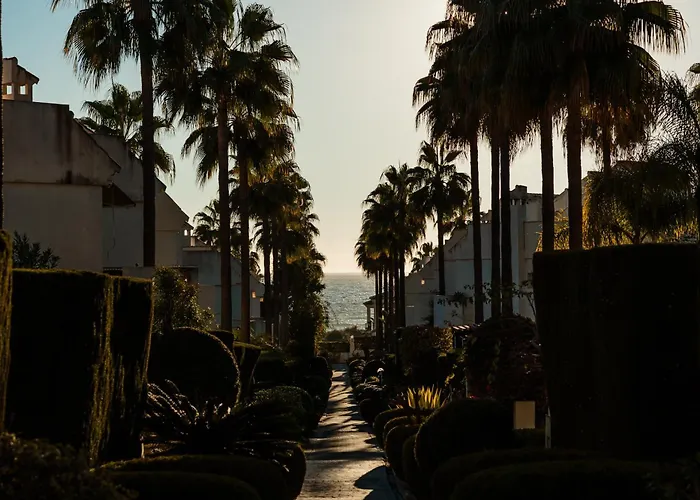 3-story Townhouse For 7, Newly Renovated, Terrace, Bbq, And Access In Arenal, * Marbella