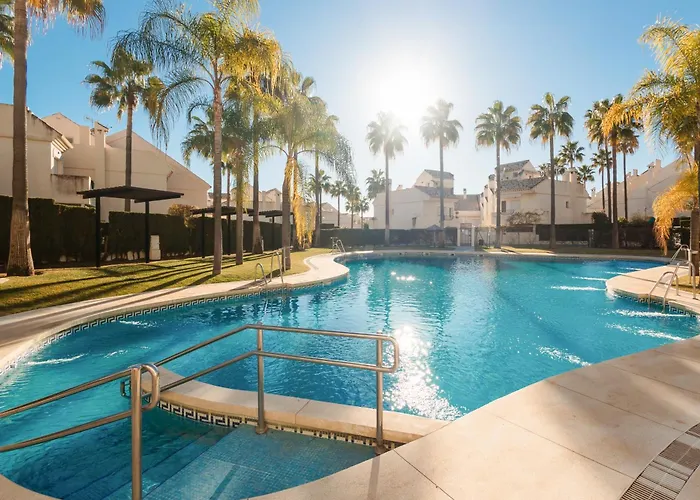 3-story Townhouse For 7, Newly Renovated, Terrace, Bbq, And Access In Arenal, * Marbella