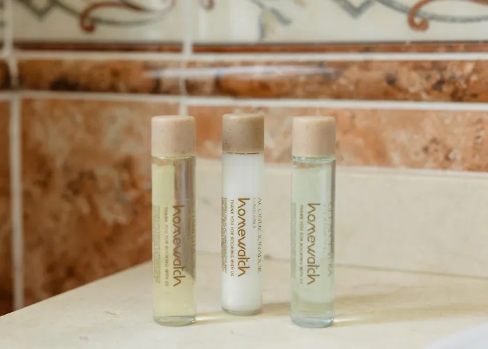 Dom wakacyjny 3-story Townhouse For 7, Newly Renovated, Terrace, Bbq, And Access In Arenal,