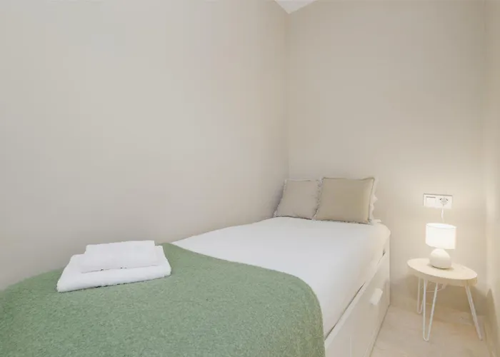 3-story Townhouse For 7, Newly Renovated, Terrace, Bbq, And Access In Arenal, *