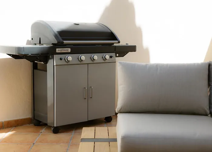 3-story Townhouse For 7, Newly Renovated, Terrace, Bbq, And Access In Arenal, 別荘