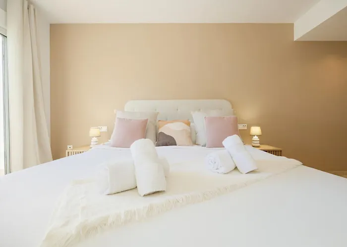 別荘 3-story Townhouse For 7, Newly Renovated, Terrace, Bbq, And Access In Arenal, *