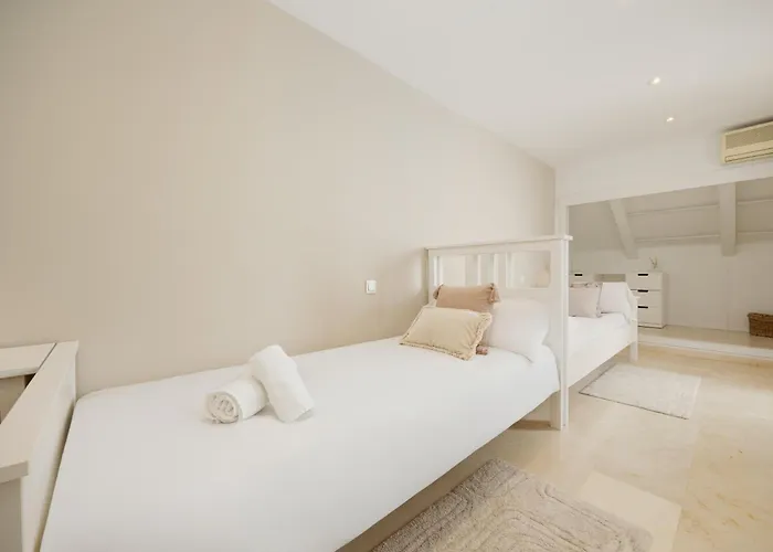 3-story Townhouse For 7, Newly Renovated, Terrace, Bbq, And Access In Arenal, *