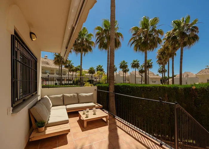 3-story Townhouse For 7, Newly Renovated, Terrace, Bbq, And Access In Arenal,