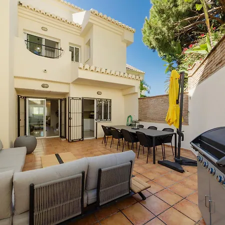 Casa de Férias 3-story Townhouse For 7, Newly Renovated, Terrace, Bbq, And Access In Arenal, *