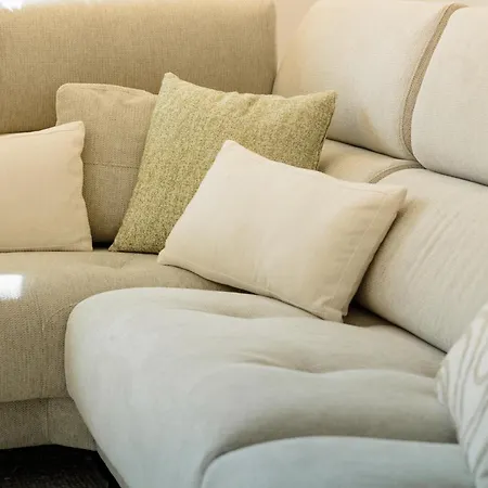 3-story Townhouse For 7, Newly Renovated, Terrace, Bbq, And Access In Arenal, Marbella