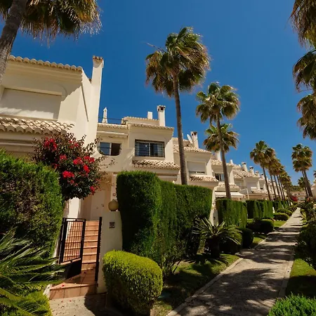 3-story Townhouse For 7, Newly Renovated, Terrace, Bbq, And Access In Arenal, Сasa de vacaciones