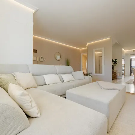 3-story Townhouse For 7, Newly Renovated, Terrace, Bbq, And Access In Arenal, Marbella