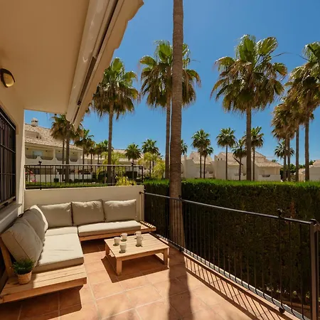 3-story Townhouse For 7, Newly Renovated, Terrace, Bbq, And Access In Arenal,