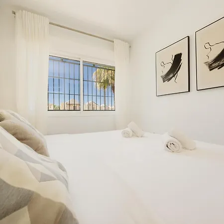 3-story Townhouse For 7, Newly Renovated, Terrace, Bbq, And Access In Arenal, Сasa de vacaciones